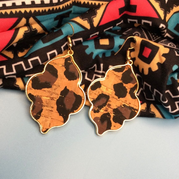 NWT Western Leopard Lightweight Dangle EARRINGS Cork - Picture 4 of 9